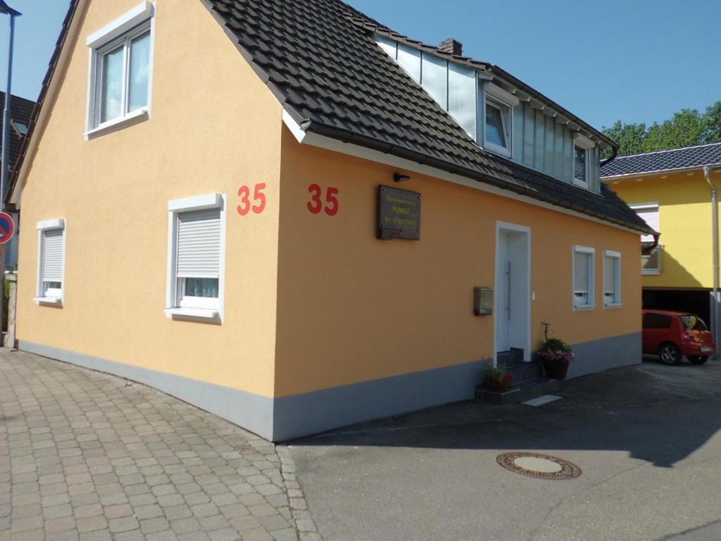 Ferienwohnung Punkt, 5 Gehminuten Vom Europa-Park Rust Rum bild
